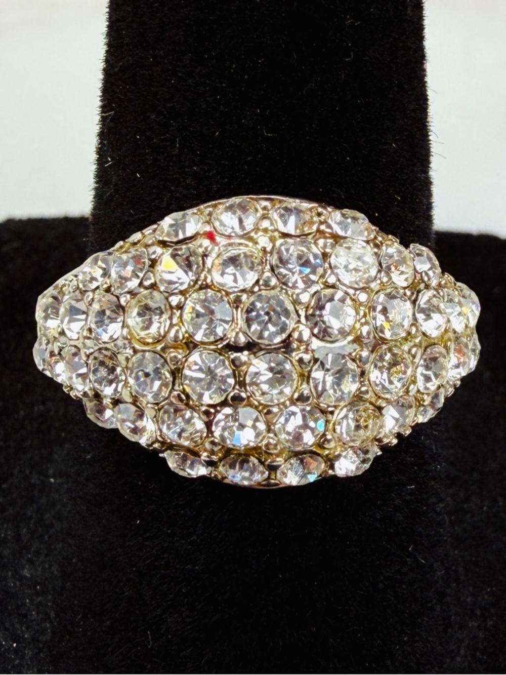 Gorgeous size 6 1/2 silvertone, clear bling costume ring - Picture 3 of 5